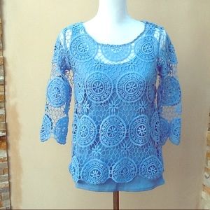 NWT 3/4 sleeve lined blue lace top